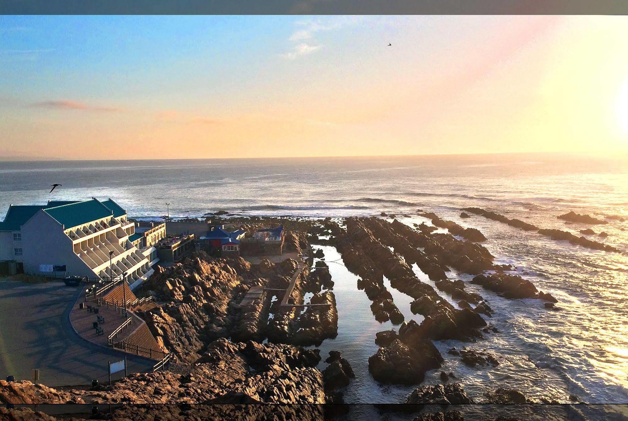 The Point Hotel & Spa Mossel Bay Extérieur photo